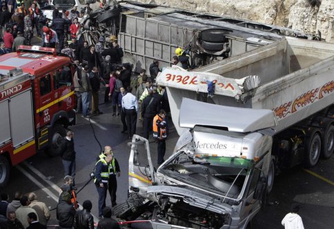 巴勒斯坦校车事故10多名儿童死亡 全国哀悼3日(图)
