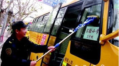 每辆亏7000 青岛校车运营难(图)