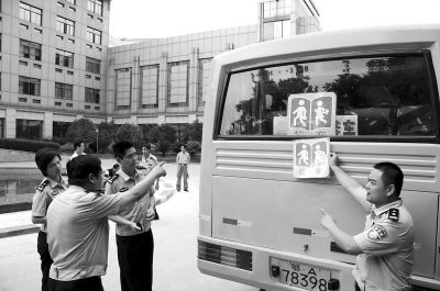 “马路新堵”期待校车快快“上岗”(图)