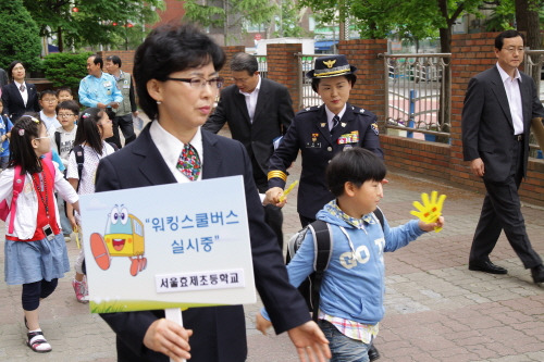 韩国 将校车写入《道路交通法》(图)