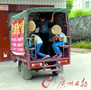 清新县三轮车撞货车致17名学生受伤（图）