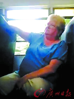 美国68岁校车导护员受学生恶语欺凌激民愤(图)
