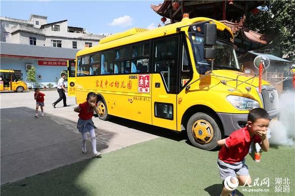 强化幼儿园校车安全培训，预防夏季高温突发事件