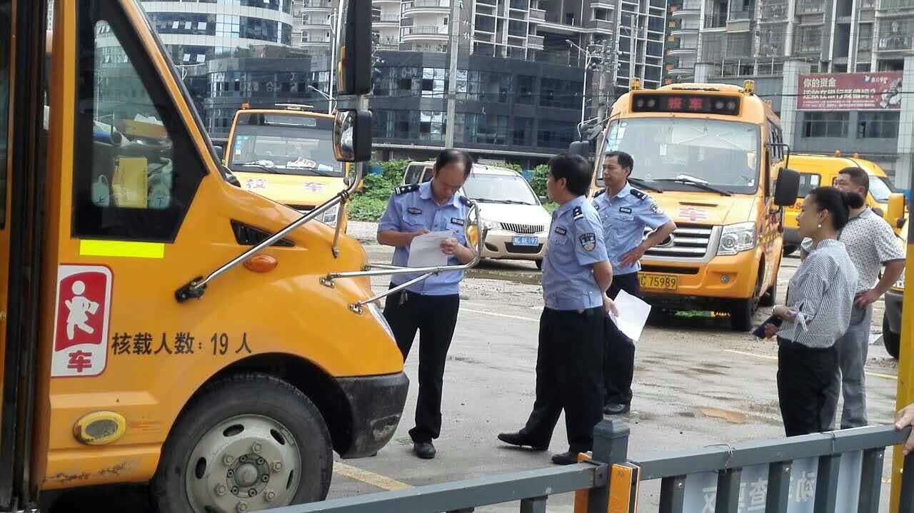 湖南省湘乡交警对183台校车进行“体检”