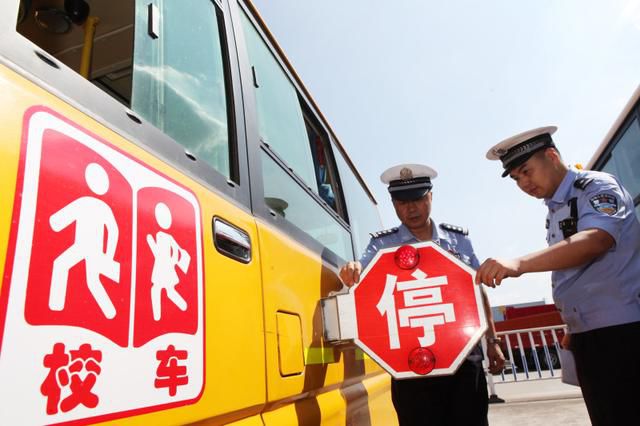 重庆市交巡警总队开展校车专项整治活动