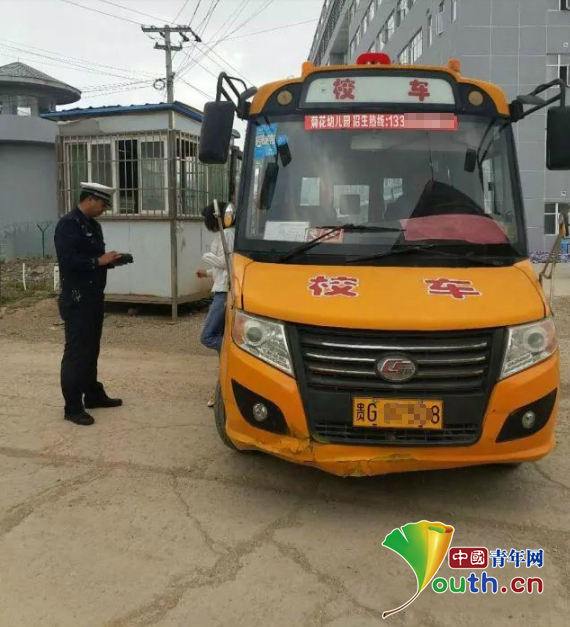 贵州安顺一幼儿园校车超载 两年被查4次交通违法