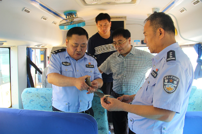 山东济南市长清区：为99辆校车“体检” 确保学生安全