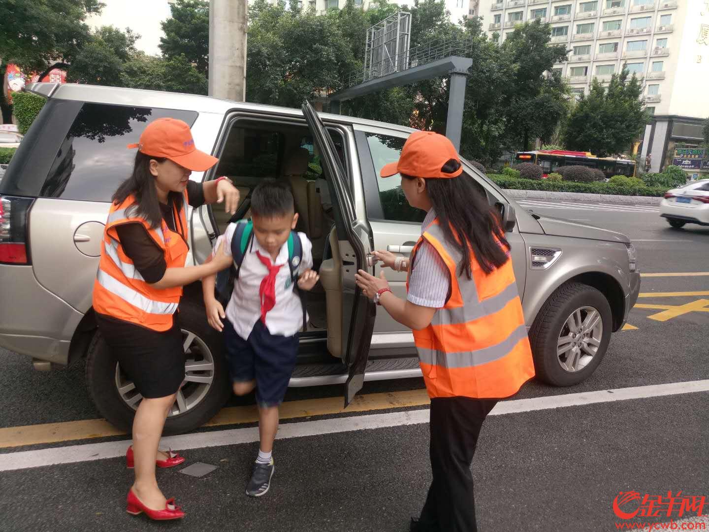 广州：开学首日早晨，交警共查处校车违规违法行为25宗