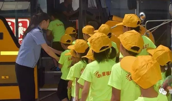 莘县交警开展暑期校车交通安全演练