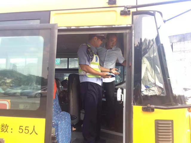 东莞交警开展集中整治重点车辆交通违法行为专项攻坚行动