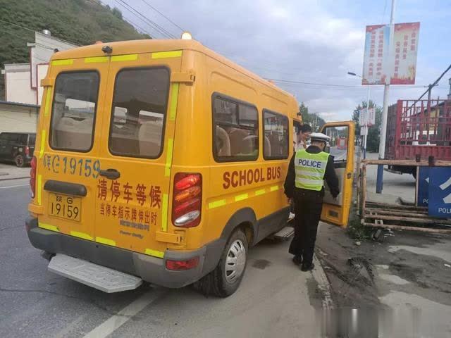 安康汉阴交警：“严管、严抓、细排查、强宣传”规范校车管理为学生撑起安全防护伞