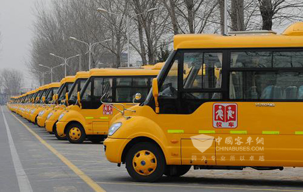广东中山：校车非高速公路行驶时速不得超60公里