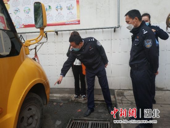 襄阳樊城警方深入辖区校园开展校车安全大检查