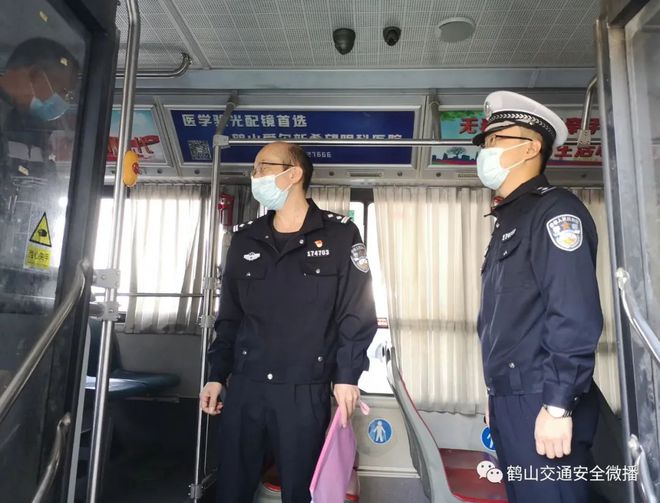 岁末年初 鹤山交警全力加强公交车、校车交通安全管理工作