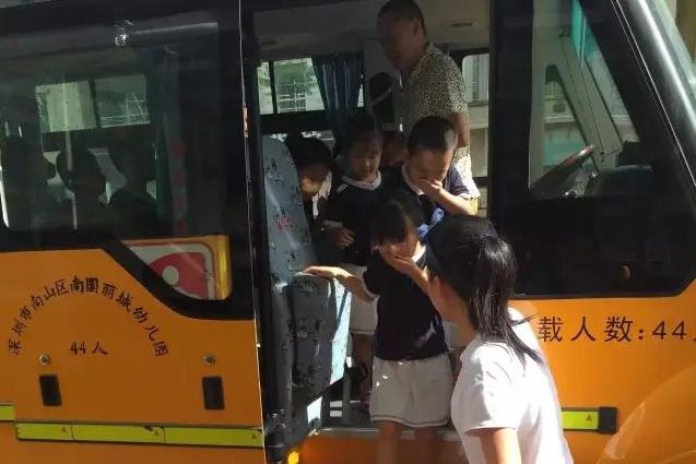 幼儿园校车安全演练——深圳市南山区南国丽城幼儿园