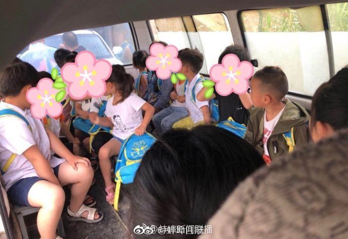 核载6人实载22人 蚌埠一幼儿园校车被查