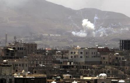 沙特联军空袭也门击中一辆校车 致50死77伤