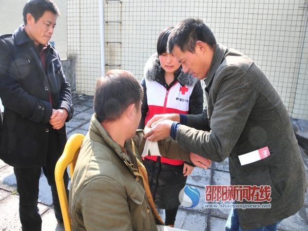 新宁县举办校车司机救护知识培训班