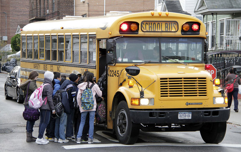 经过几十年的拖延，纽约市议会将批准在所有校车上安装GPS定位系统