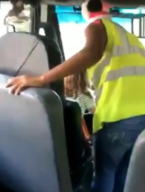 无德黑人女司机让11岁小孩开校车视频被疯传，第一时间被解雇