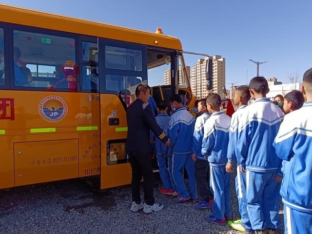 甘肃凉州：49所农村小规模学校有了校车服务
