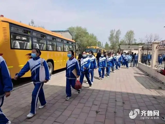宁阳县中小学恢复线下教学 90辆交运校车恢复常态化运行