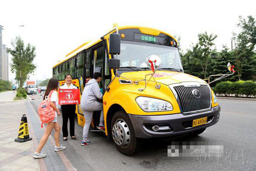 青岛首条高中生校车线路开通
