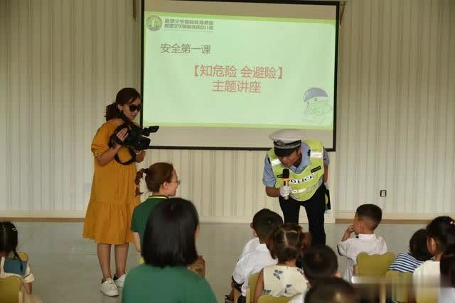 河津交警大队走进辖区幼儿园开展“开学第一课” 交通安全宣传活动