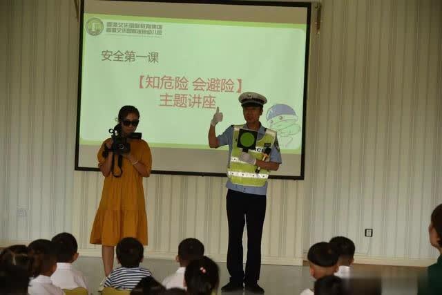 河津交警大队走进辖区幼儿园开展“开学第一课” 交通安全宣传活动