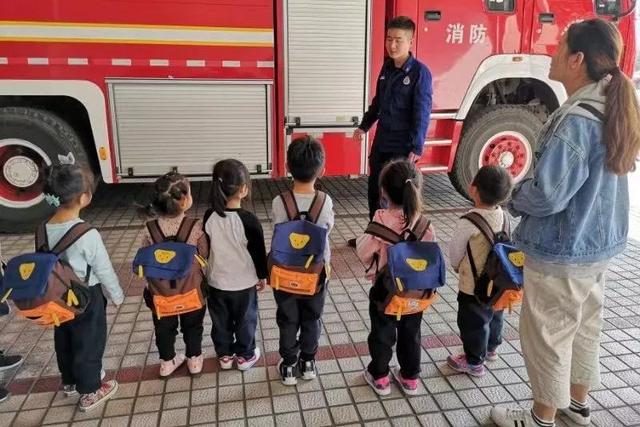 英迪国际幼儿园消防活动系列之——“我心中的消防员”