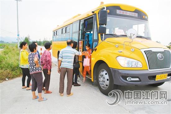 63辆校车接送9镇5千多名学生上下学！“台山经验”或将在广东全省推广