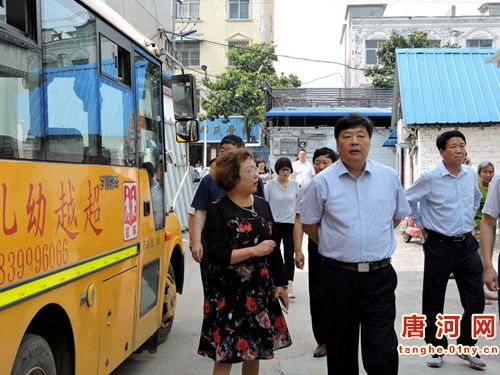 南阳唐河县政协对“校车安全管理”进行专项民主监督